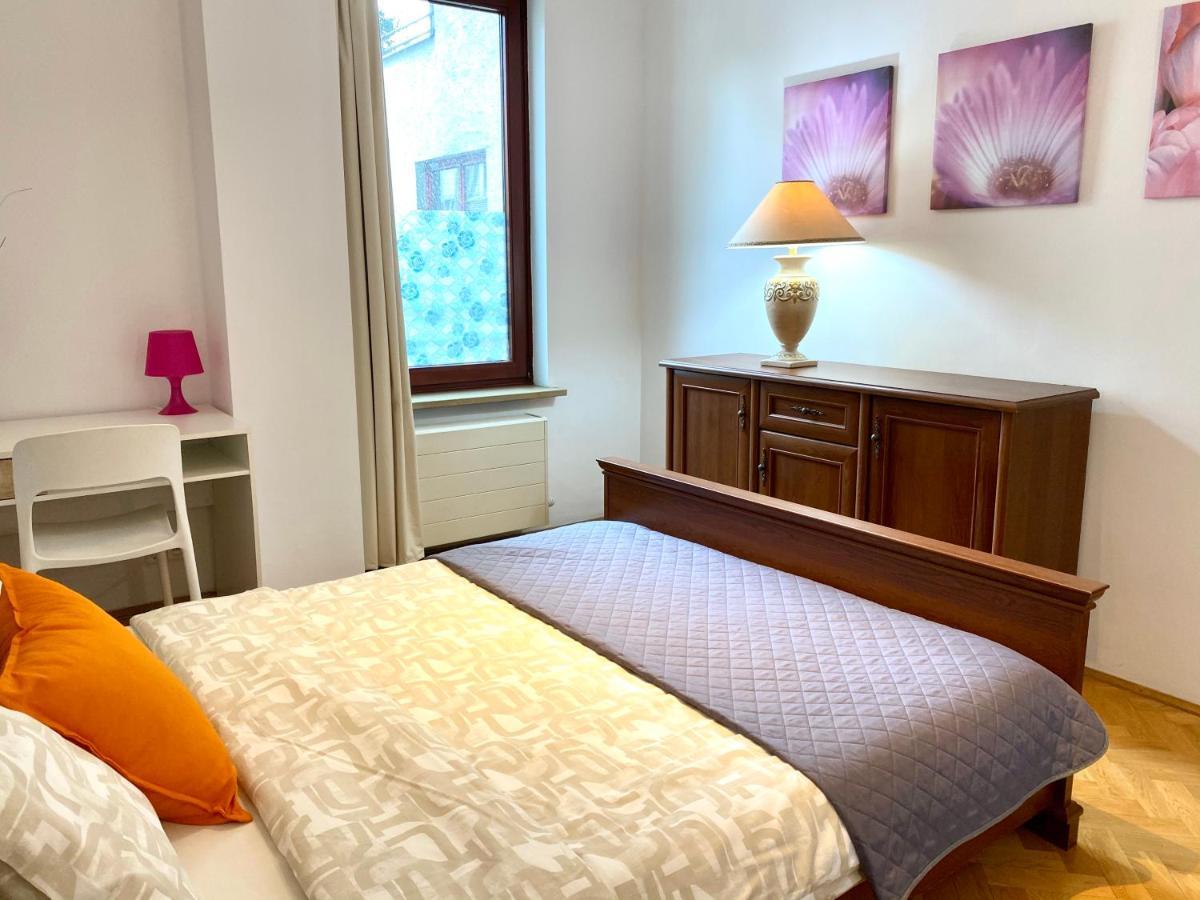 Center Warsaw - Apartmenty Jana Pawla II Eksteriør billede